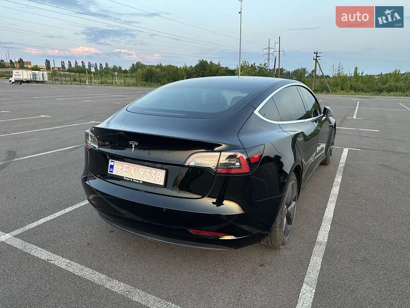 Седан Tesla Model 3 2019 в Рівному