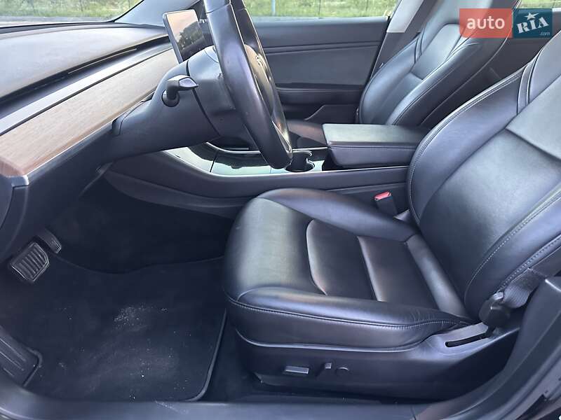 Седан Tesla Model 3 2019 в Рівному