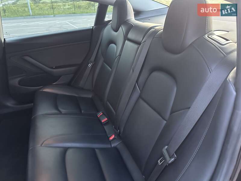 Седан Tesla Model 3 2019 в Рівному