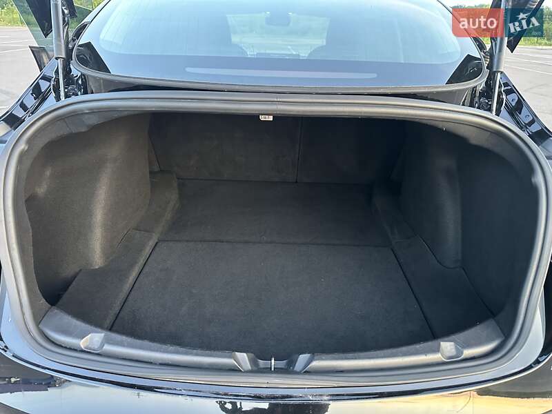 Седан Tesla Model 3 2019 в Рівному