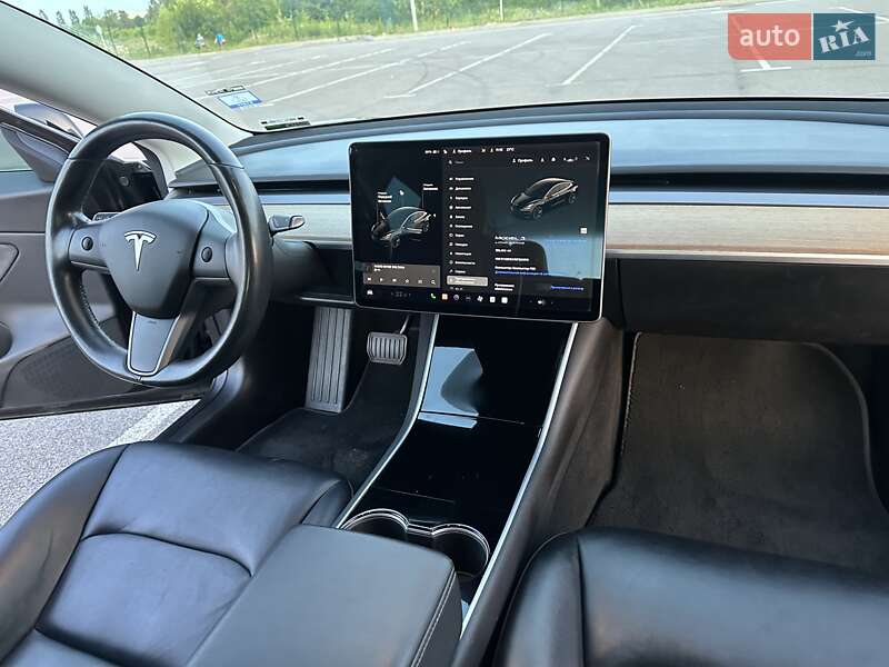 Седан Tesla Model 3 2019 в Рівному