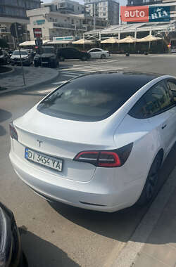 Седан Tesla Model 3 2022 в 