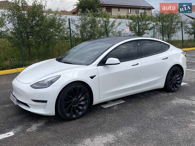 Седан Tesla Model 3 2022 в Ужгороді