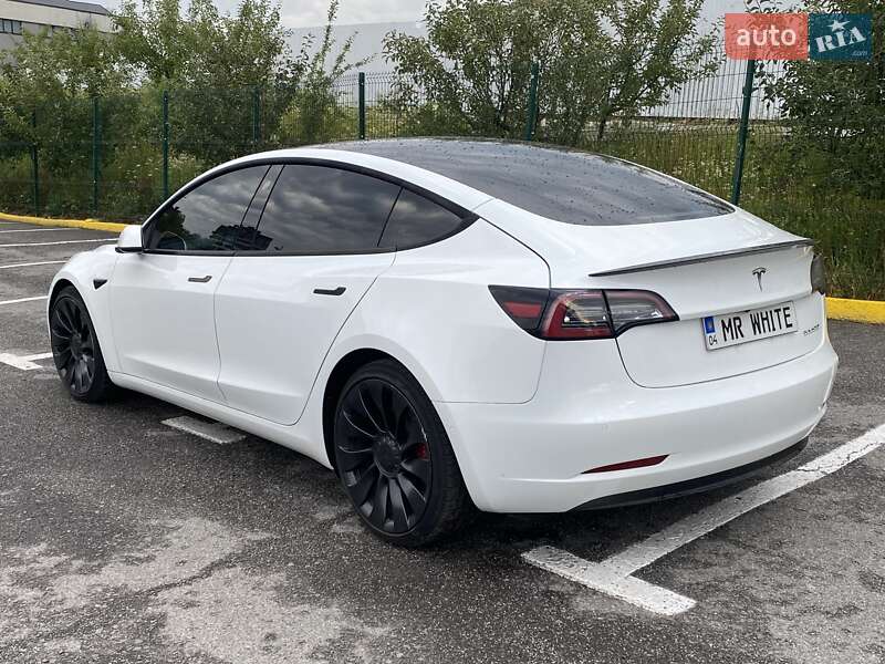 Седан Tesla Model 3 2022 в Ужгороді