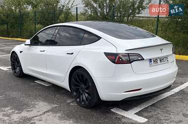 Седан Tesla Model 3 2022 в 