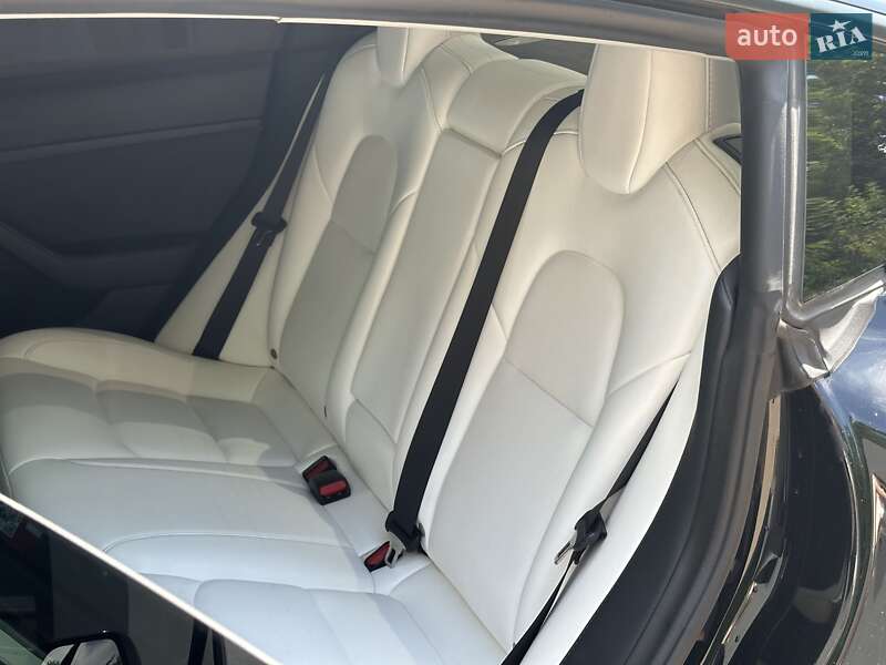 Седан Tesla Model 3 2022 в Києві