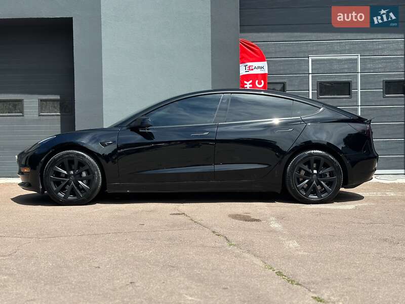 Седан Tesla Model 3 2022 в Києві