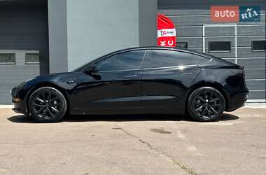 Седан Tesla Model 3 2022 в 