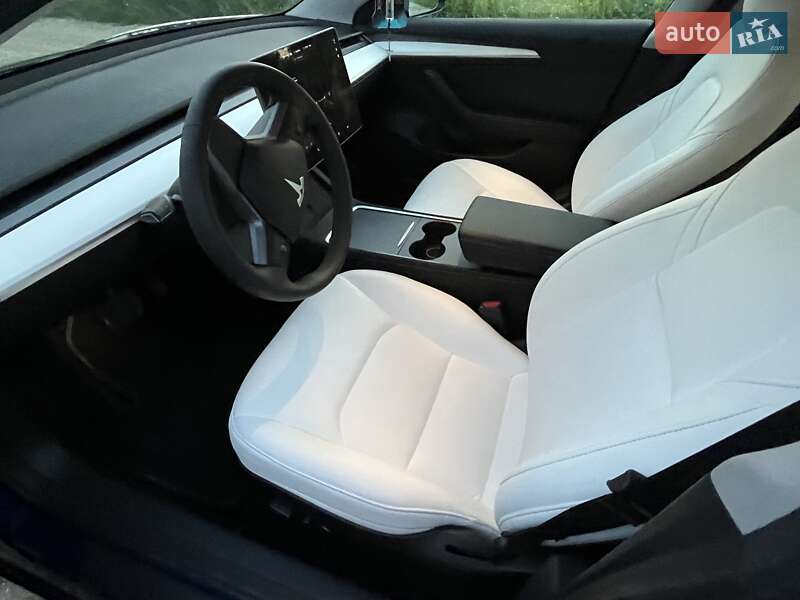 Седан Tesla Model 3 2021 в Івано-Франківську