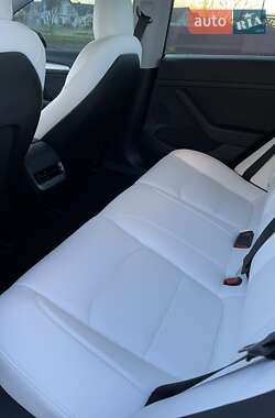 Седан Tesla Model 3 2021 в 