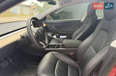 Седан Tesla Model 3 2020 в 