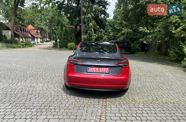 Седан Tesla Model 3 2022 в 