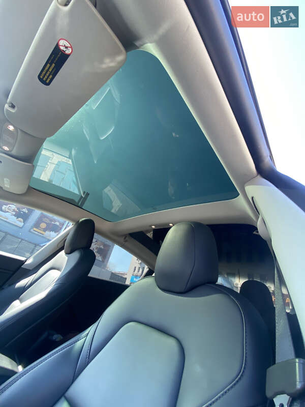 Седан Tesla Model 3 2019 в Києві