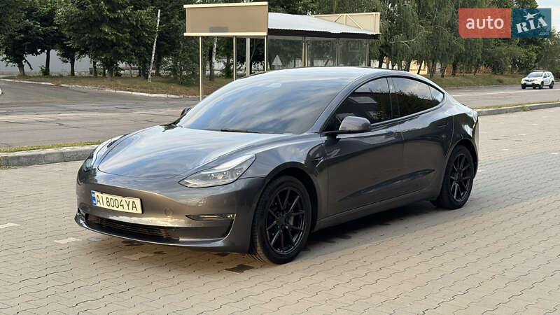 Седан Tesla Model 3 2022 в Киеве