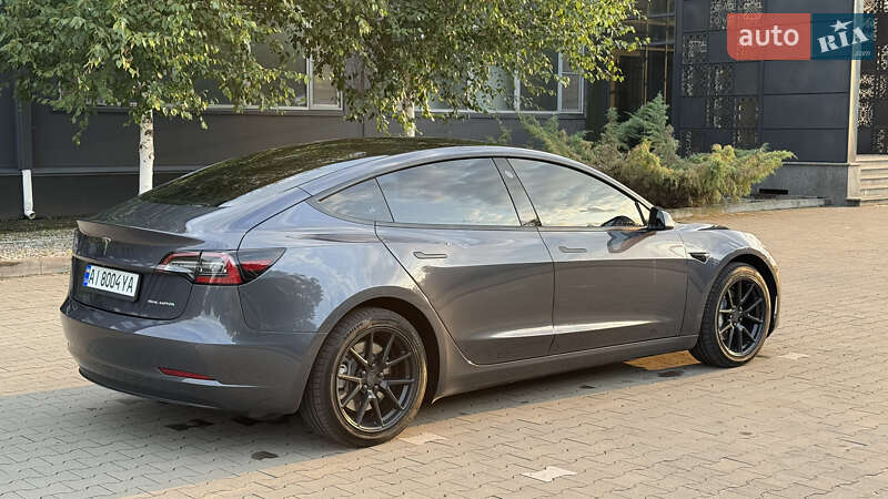 Седан Tesla Model 3 2022 в Киеве