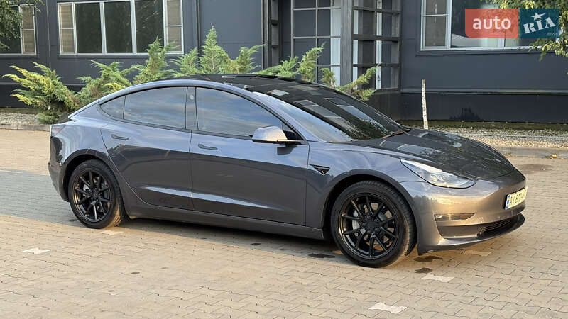 Седан Tesla Model 3 2022 в Киеве