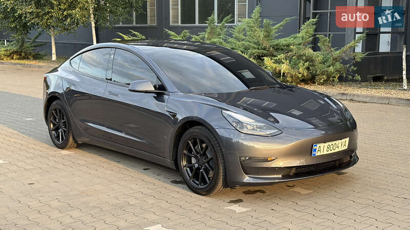 Седан Tesla Model 3 2022 в Киеве