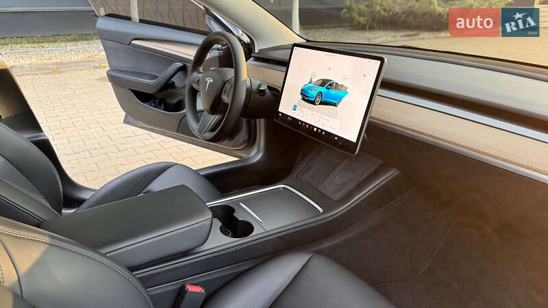 Седан Tesla Model 3 2022 в Киеве