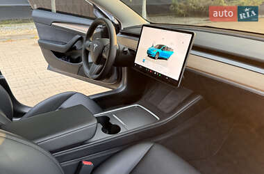 Седан Tesla Model 3 2022 в 
