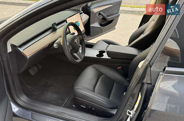 Седан Tesla Model 3 2022 в 