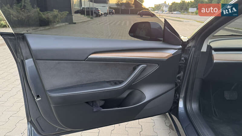 Седан Tesla Model 3 2022 в Киеве