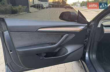 Седан Tesla Model 3 2022 в 