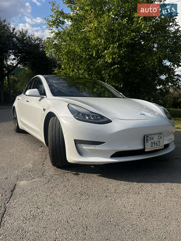 Седан Tesla Model 3 2019 в 