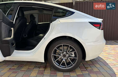 Седан Tesla Model 3 2020 в 