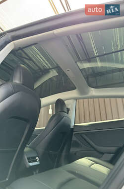 Седан Tesla Model 3 2020 в 