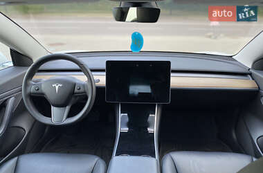 Седан Tesla Model 3 2020 в 