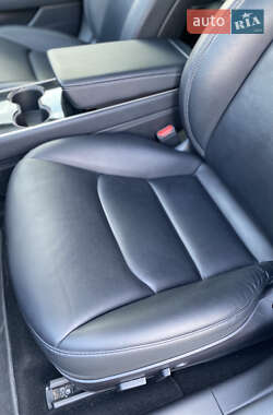 Седан Tesla Model 3 2020 в 