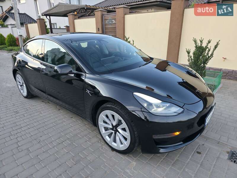 Седан Tesla Model 3 2022 в 