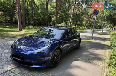Седан Tesla Model 3 2023 в 