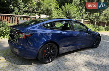 Седан Tesla Model 3 2023 в 