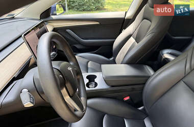 Седан Tesla Model 3 2023 в 
