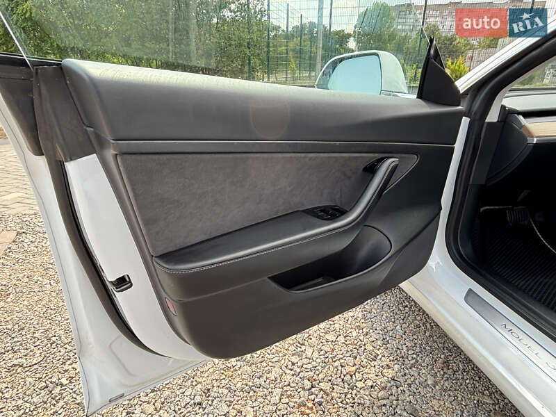 Седан Tesla Model 3 2019 в Одессе