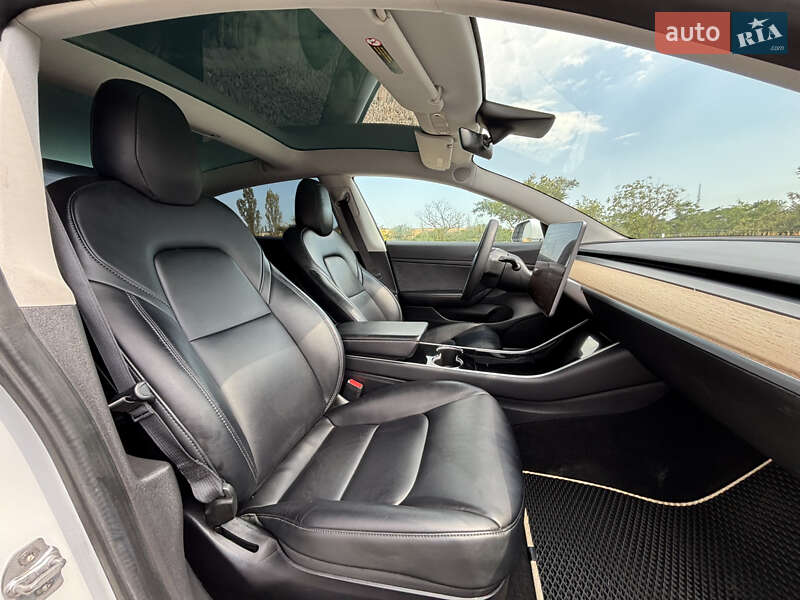 Седан Tesla Model 3 2019 в Одессе