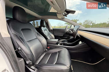 Седан Tesla Model 3 2019 в 