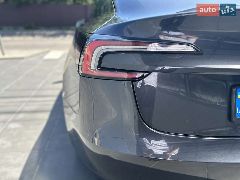 Седан Tesla Model 3 2024 в Луцьку