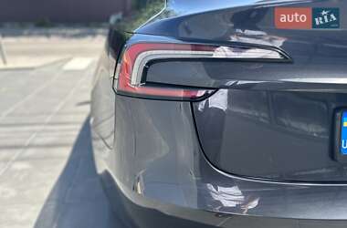Седан Tesla Model 3 2024 в 