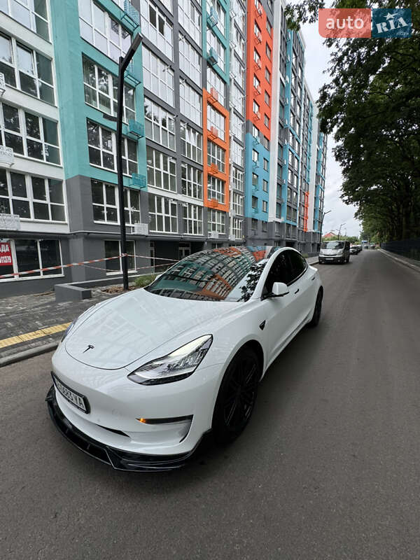 Седан Tesla Model 3 2018 в Чернігові