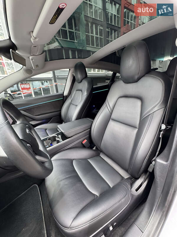 Седан Tesla Model 3 2018 в Чернігові