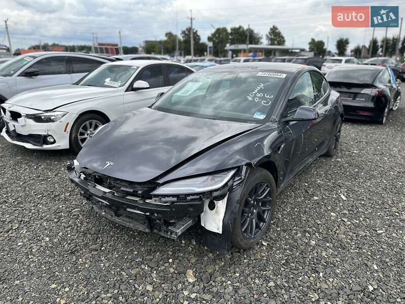 Tesla Model 3 2024