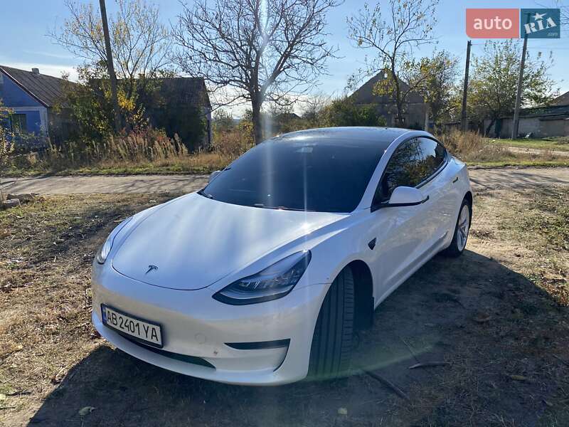 Седан Tesla Model 3 2020 в 