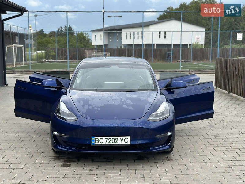 Седан Tesla Model 3 2022 в Львові