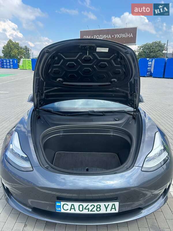 Седан Tesla Model 3 2018 в Умани