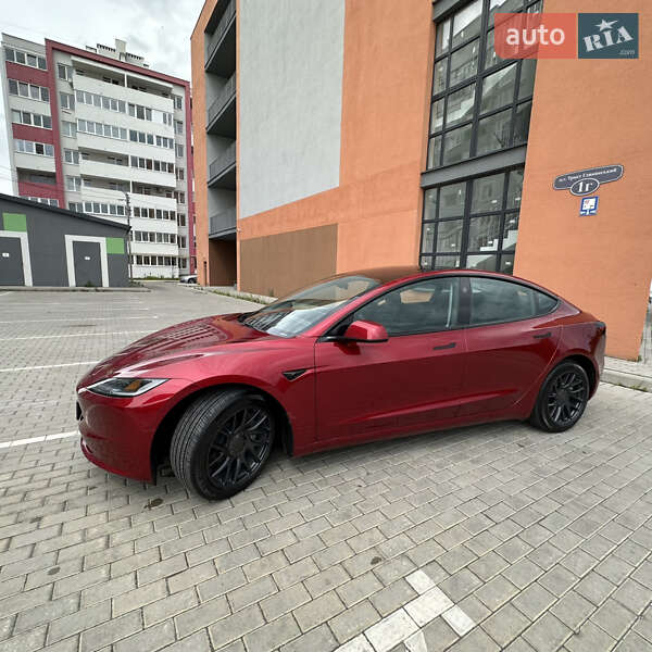 Седан Tesla Model 3 2024 в Львові