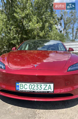 Седан Tesla Model 3 2024 в 