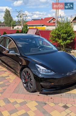Седан Tesla Model 3 2020 в 