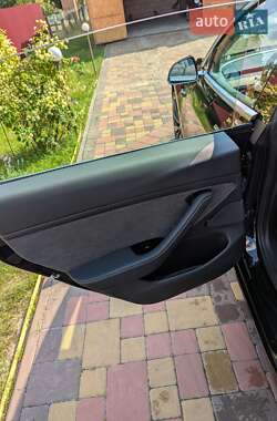 Седан Tesla Model 3 2020 в 